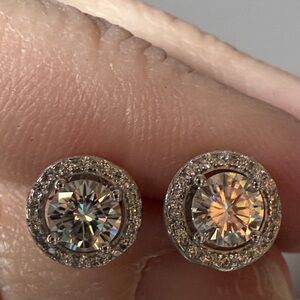 Elegant 1 cwt Moissanite Silver Stud Earrings